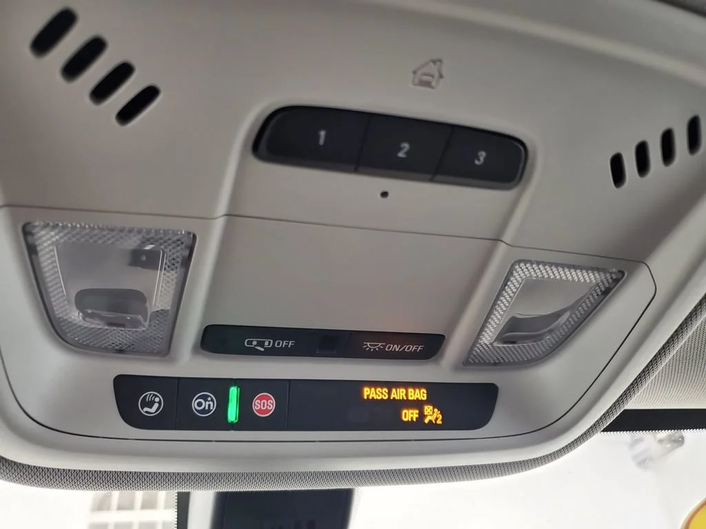 Used 2020 SUMMIT WHITE Chevrolet LT Cloth image 21