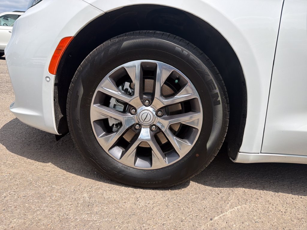 Used 2026 White Chrysler Pinnacle image 10