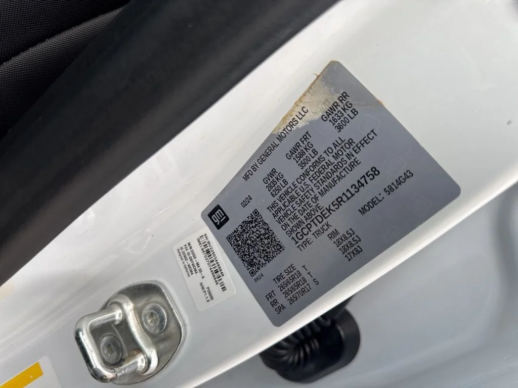 Used 2024 White Chevrolet Z71 image 36