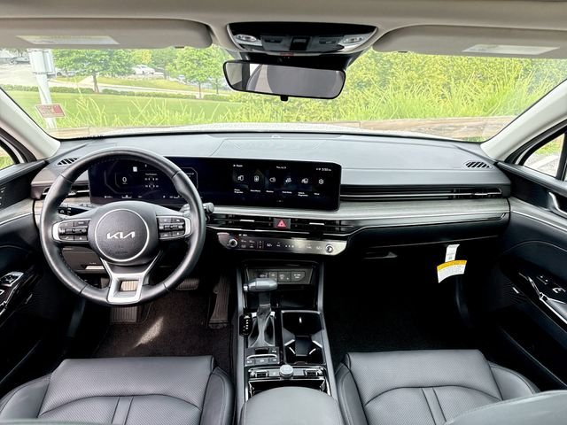 Used 2025 White Kia EX image 21