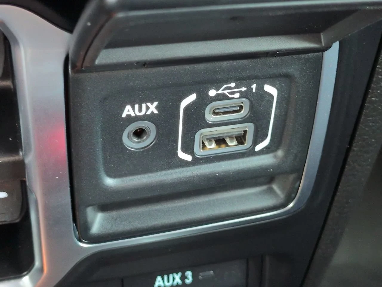 Used 2025 Anvil Clearcoat Jeep Sport S image 21
