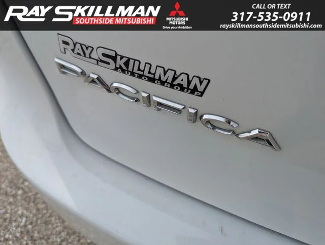 Used 2022 White Chrysler Touring L image 7