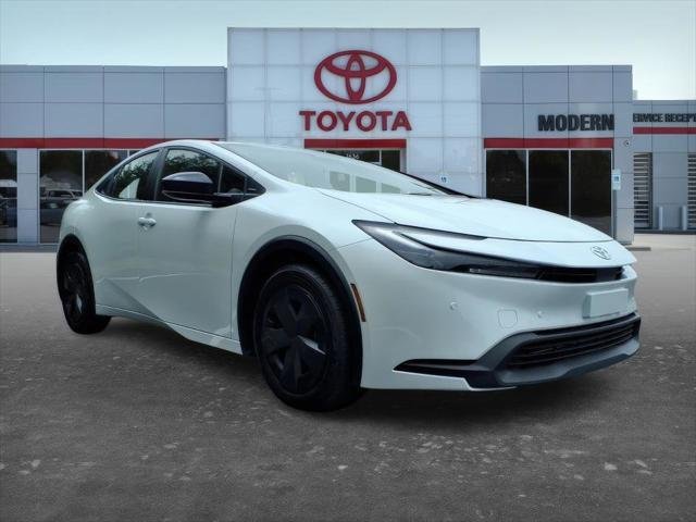 Used 2025 White Toyota  image 8