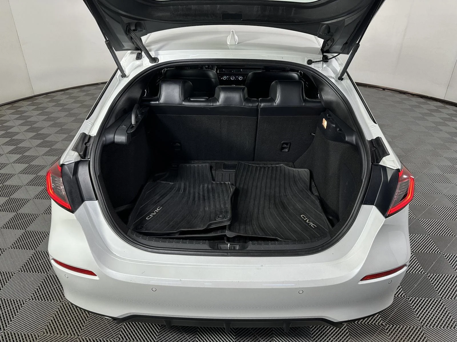 Used 2022 Platinum White Pearl Honda Sport Touring image 40