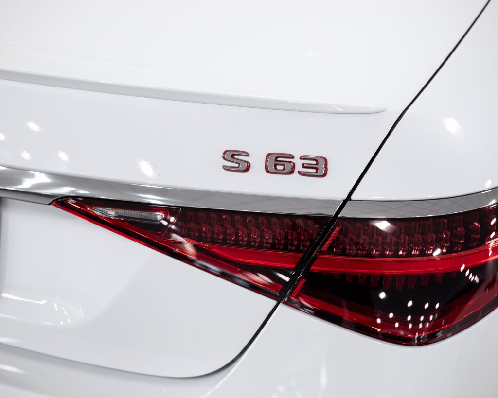 New 2026 MANUFAKTUR Moonlight White Metallic Mercedes-Benz S 63 E AMG® image 9