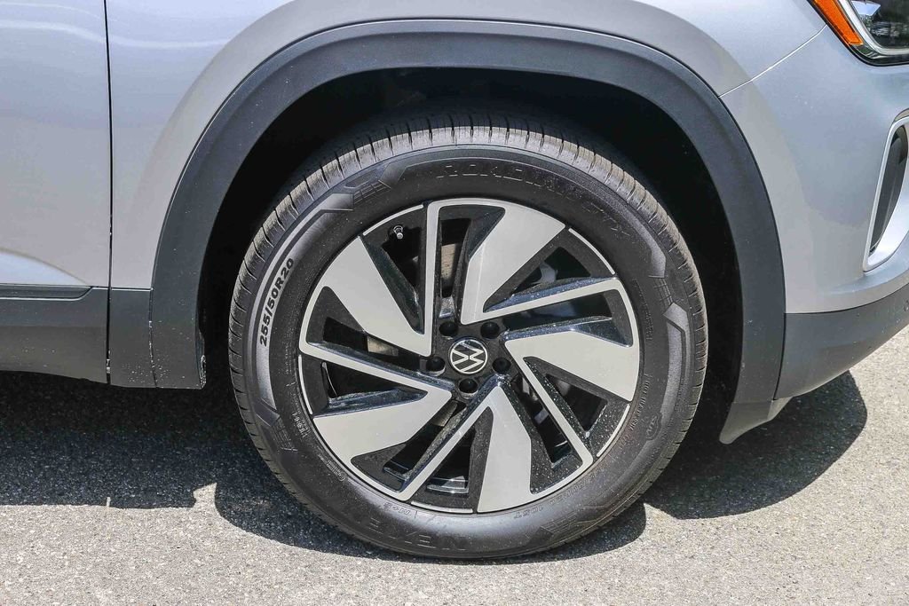 New 2026 Silver Volkswagen 2.0T SE w/Technology image 12