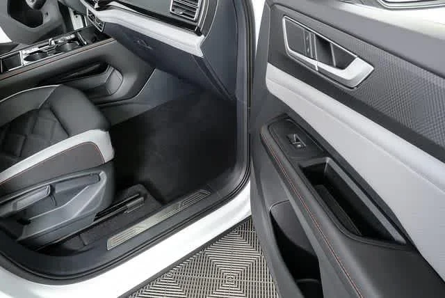 New 2026 Opal White Pearl Volkswagen 2.0T Peak Edition image 25