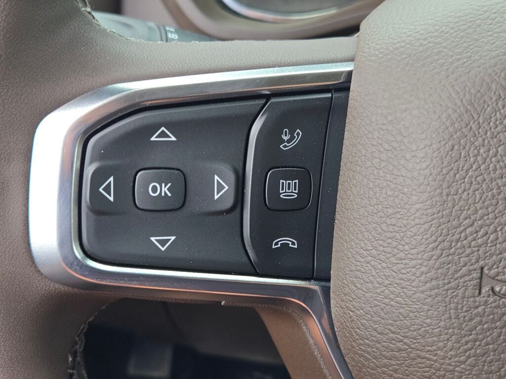New 2026 Diamond Black Crystal Pearl-Coat Exterior Paint RAM Laramie image 29