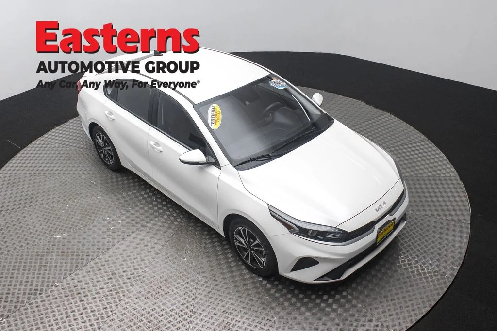 Used 2022 White Kia LXS image 3