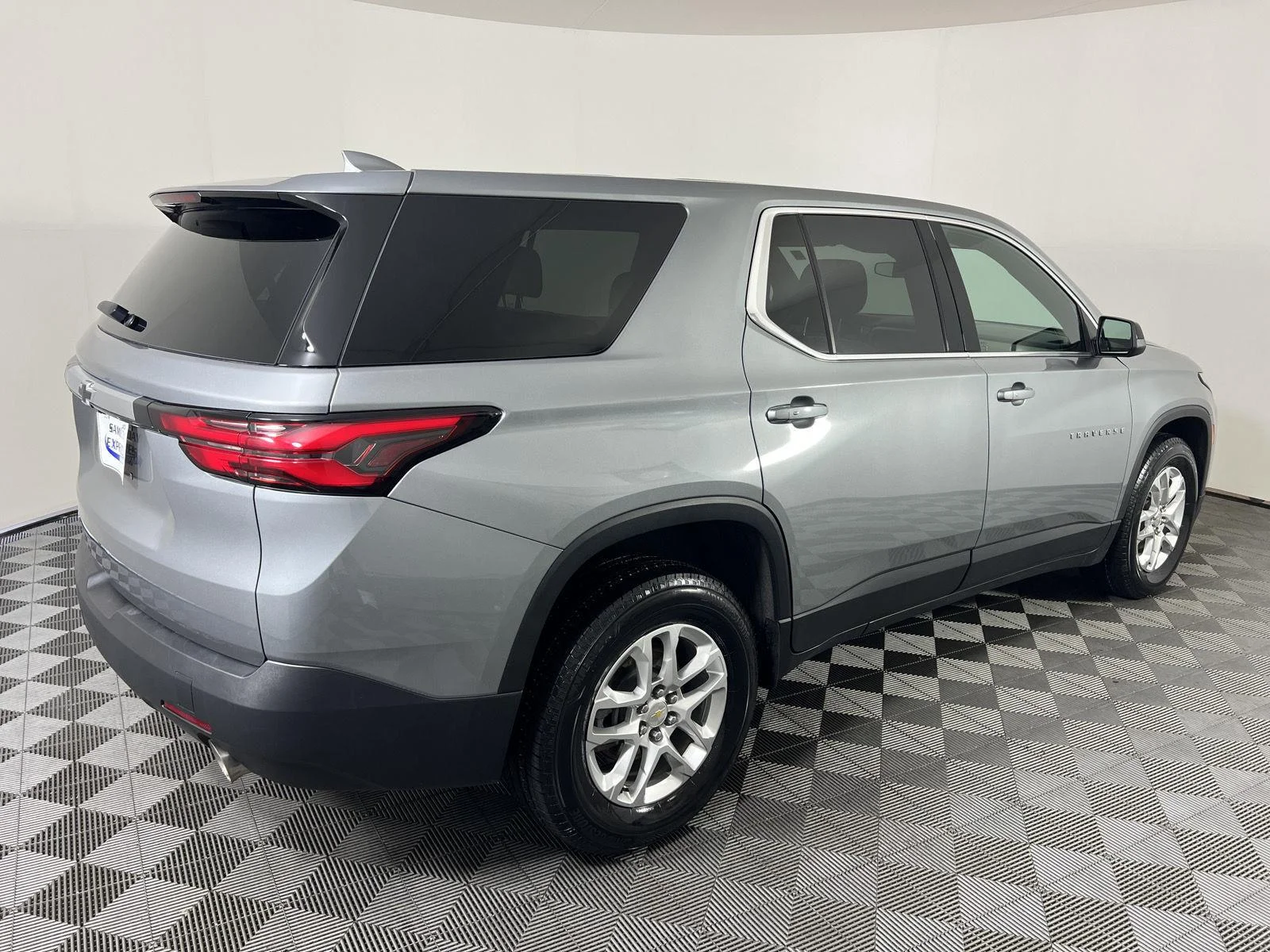 Used 2023 STERLING GRAY METALLIC Chevrolet LS image 24