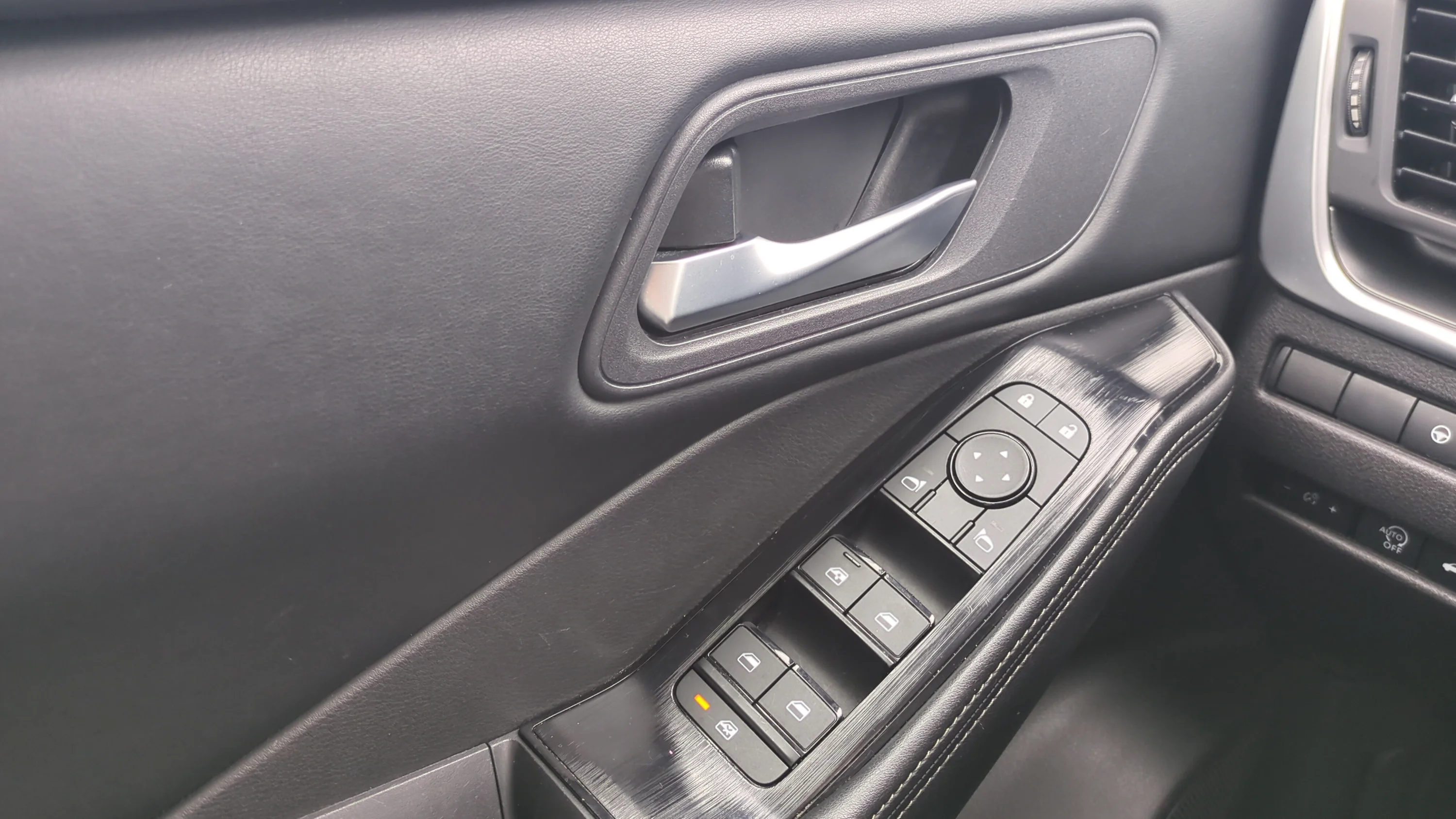 Used 2025 Super Black Nissan SV image 19