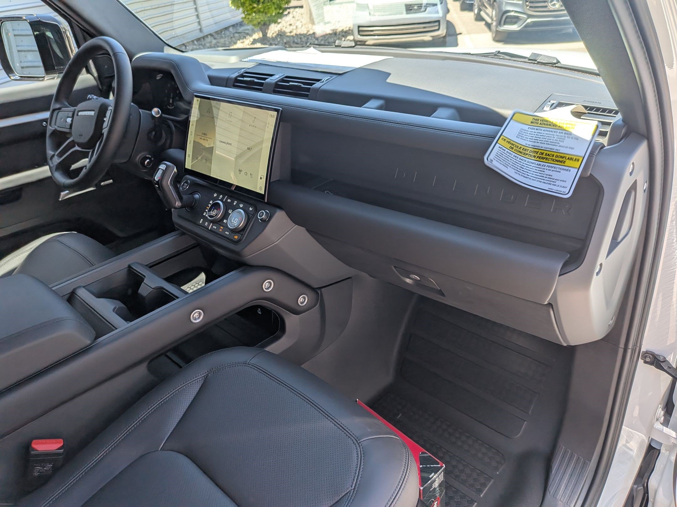 New 2026 Fuji White Land Rover P400 X-Dynamic SE image 30