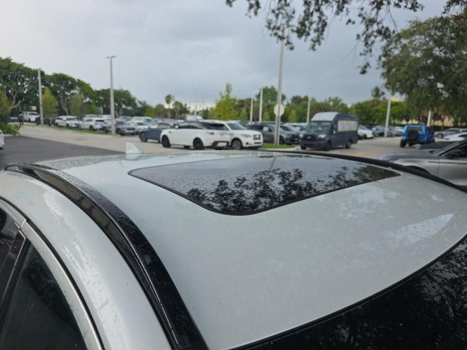 Certified Used 2023 White INFINITI LUXE image 4