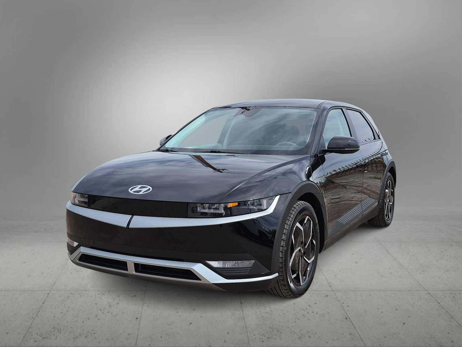 Certified Used 2024 Abyss Black Hyundai SEL image 4