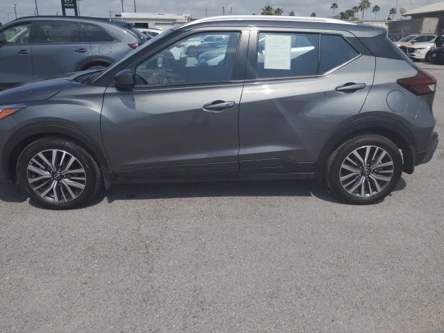 Used 2024 Gray Nissan SV image 3