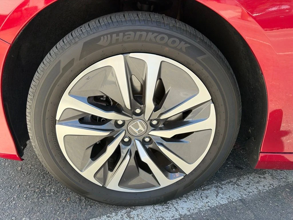 Used 2018 Red Honda Touring image 5