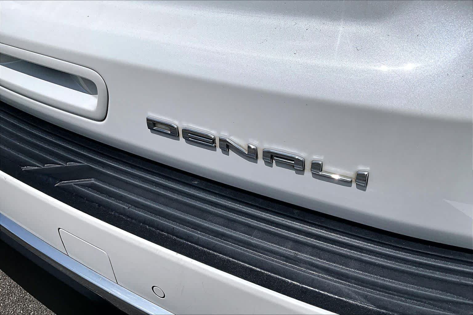 Certified Used 2023 White Frost Tricoat GMC Denali image 10