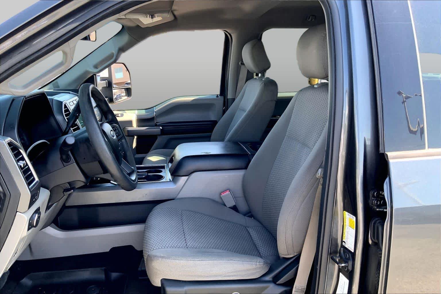 Used 2018 Magnetic Metallic Ford XLT image 8