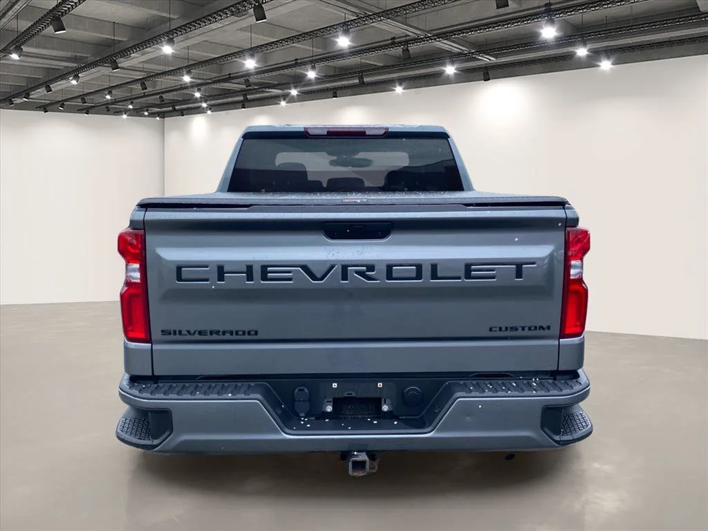 Used 2021 Satin Steel Metallic Chevrolet Custom image 6
