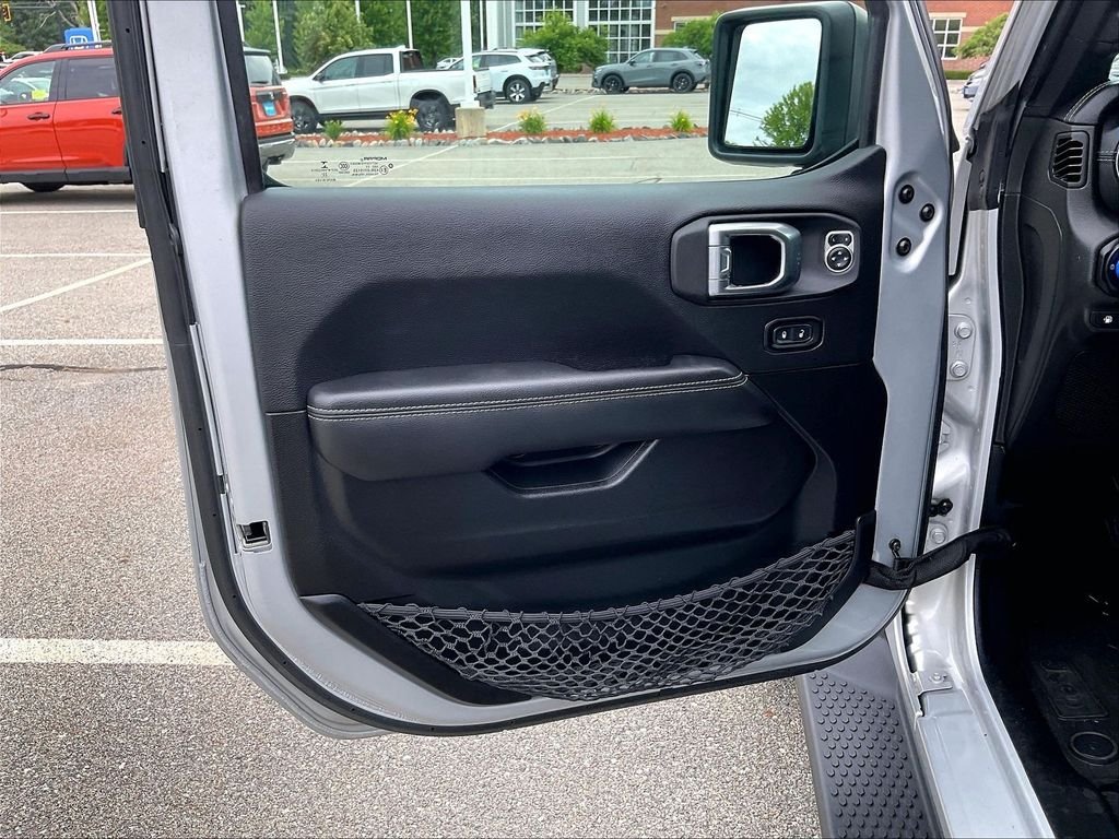 Used 2023 Silver Jeep Sahara 4xe image 9