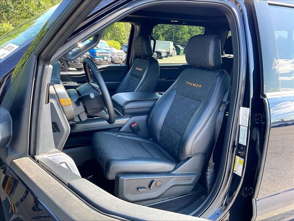 Used 2025 Antimatter Blue Metallic Ford Tremor image 9
