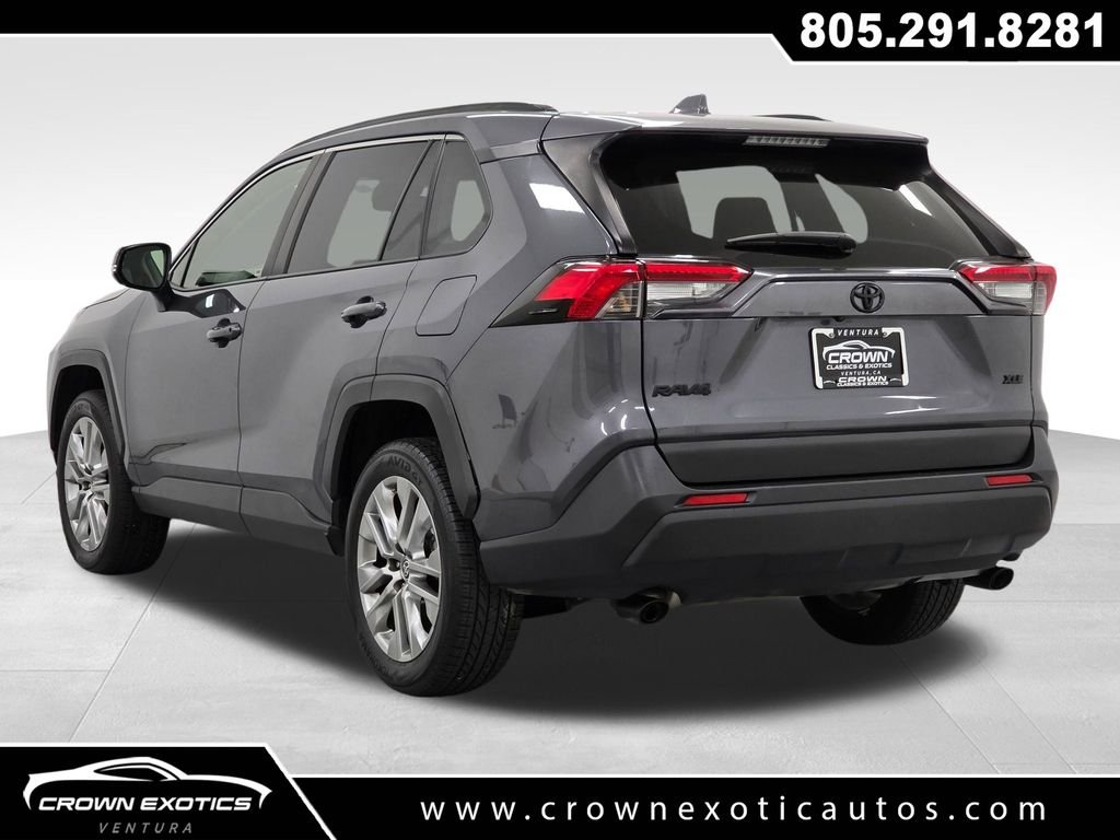 Used 2023 Gray Toyota XLE Premium image 5