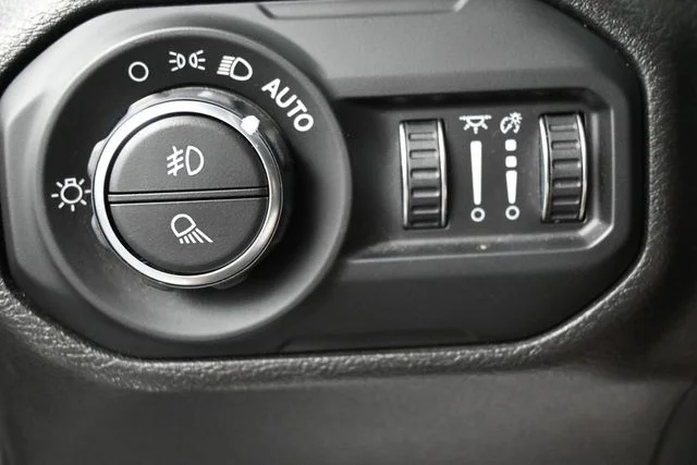 Used 2022 Gray Jeep Mojave image 31