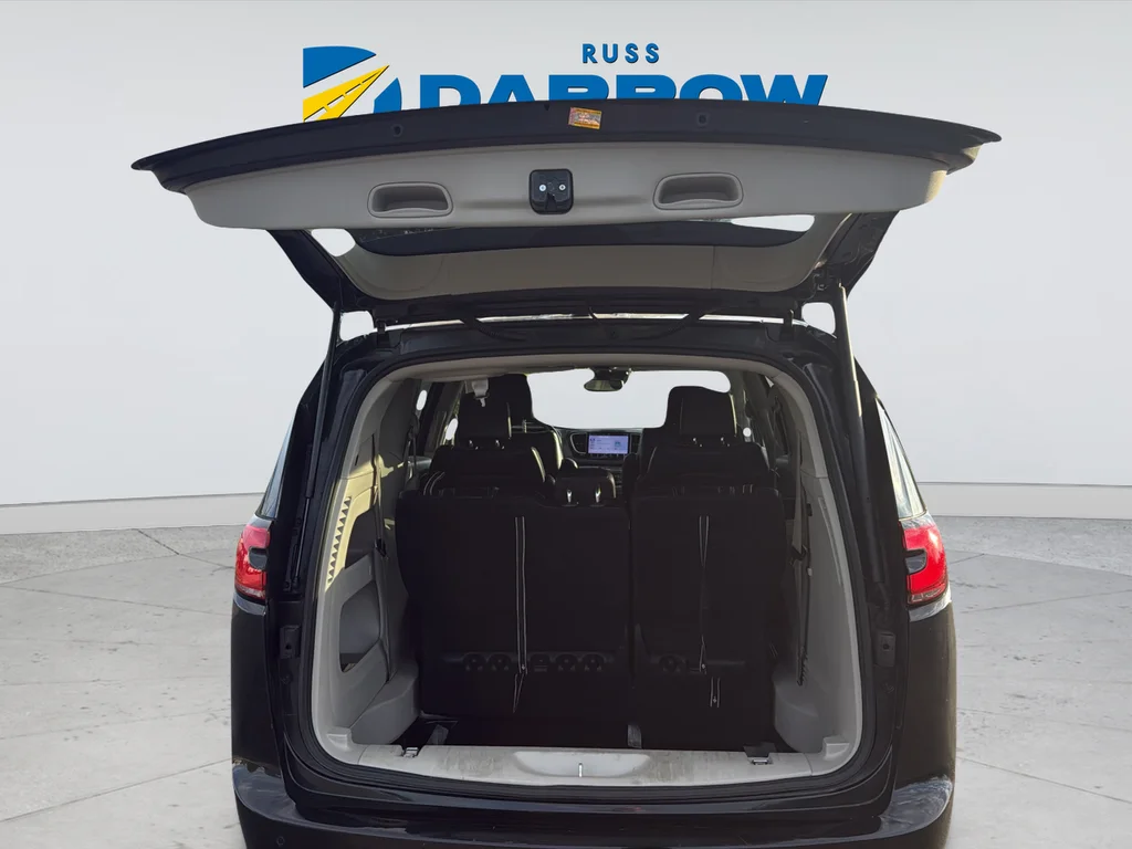 Used 2023 Black Chrysler Touring L image 27