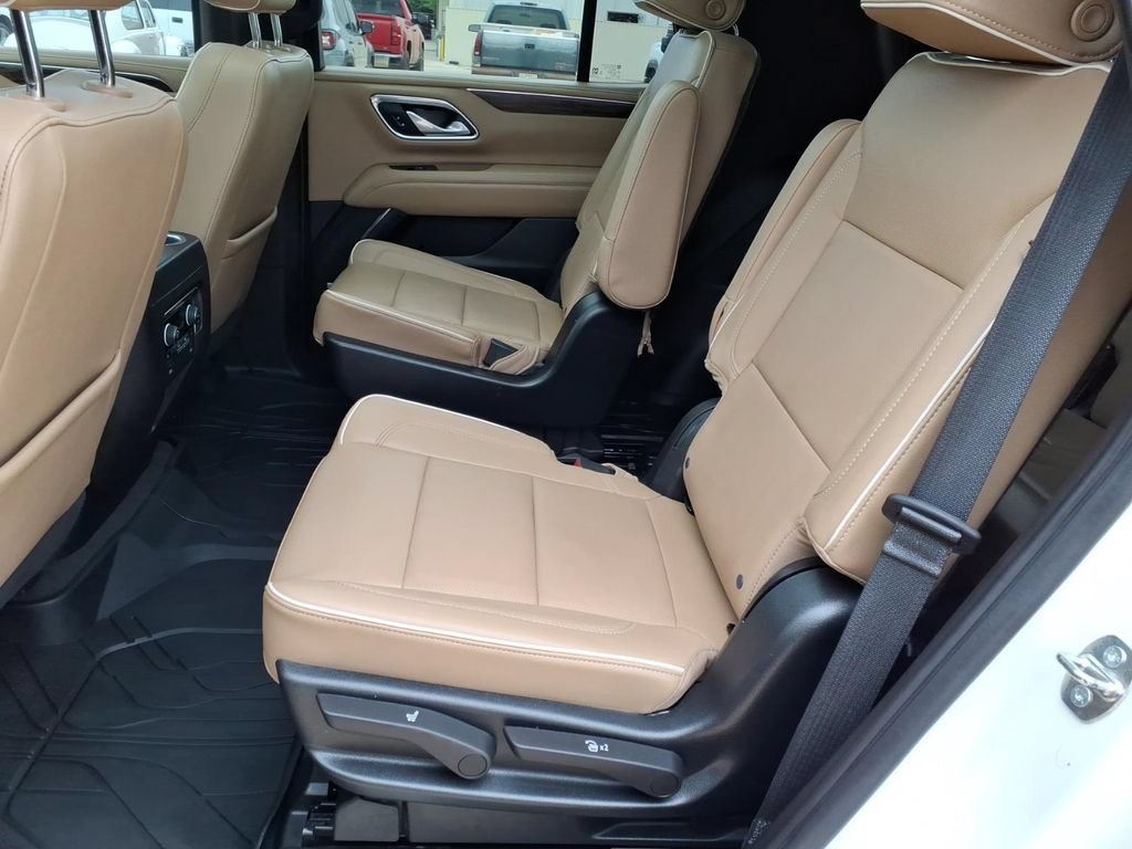 Used 2023 Iridescent Pearl Tricoat Chevrolet Premier image 13