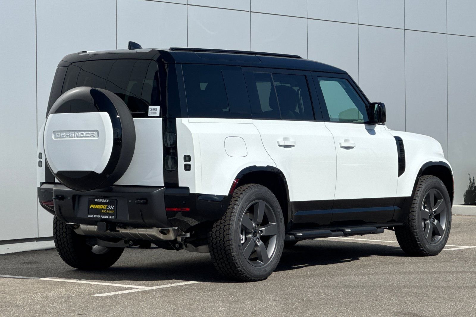 New 2026 Fuji White Land Rover X-Dynamic SE image 5