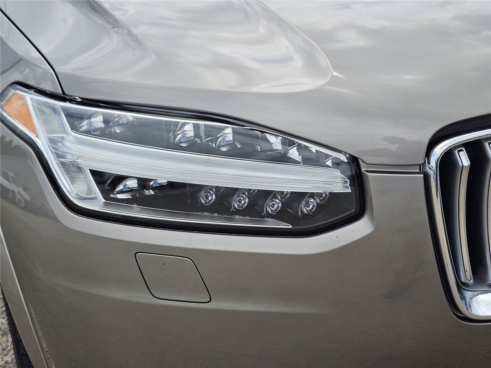 Used 2020 Birch Light Metallic Volvo Inscription image 4