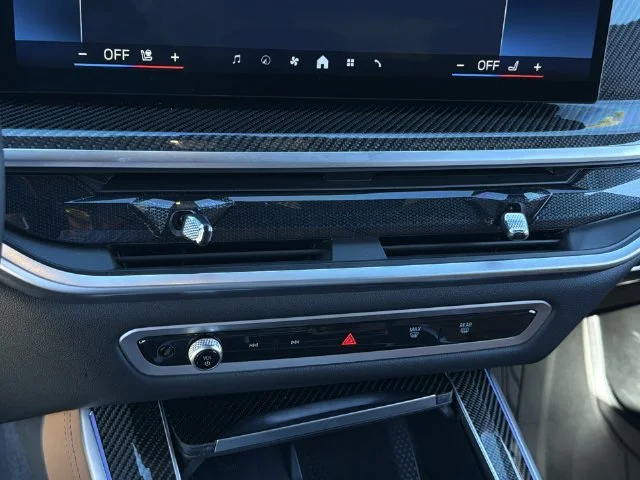 Used 2025  BMW xDrive40i image 26