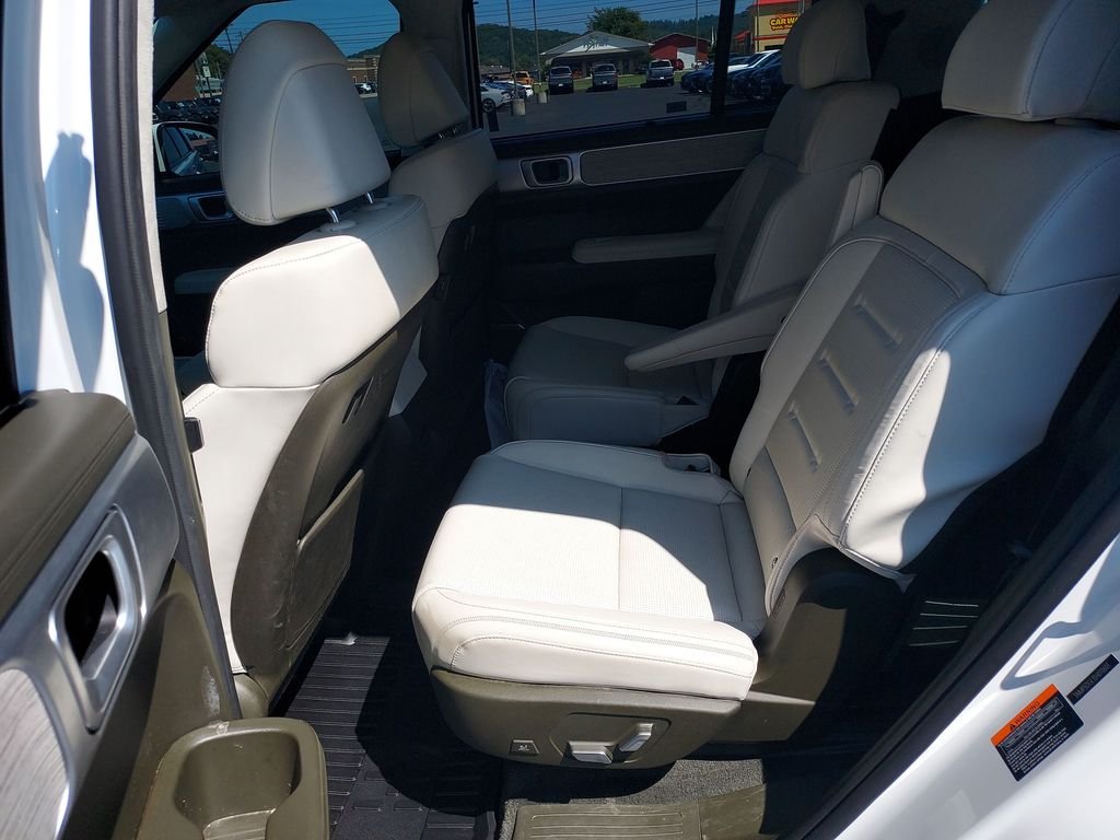 Used 2025 White Hyundai Calligraphy image 14