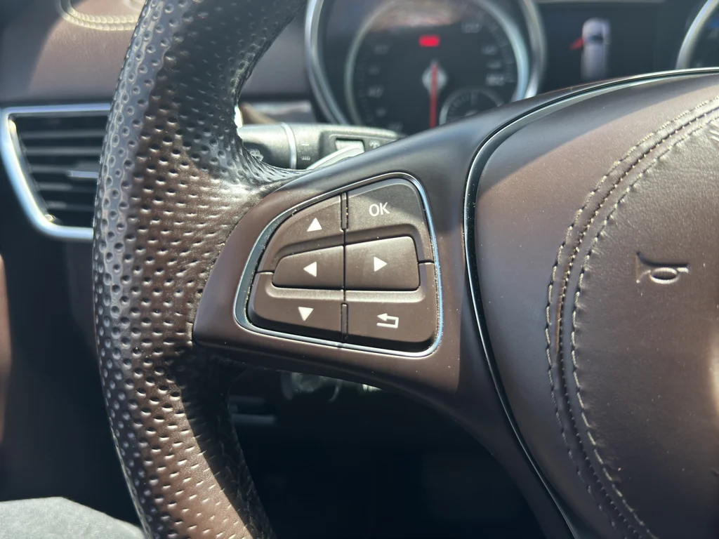 Used 2019 Black Mercedes-Benz 450 4MATIC® image 27