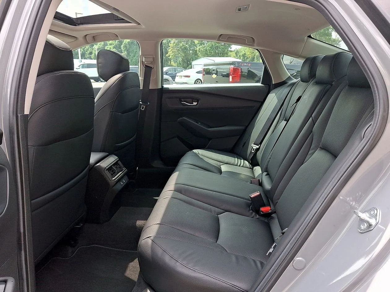 Used 2025  Honda SE image 10