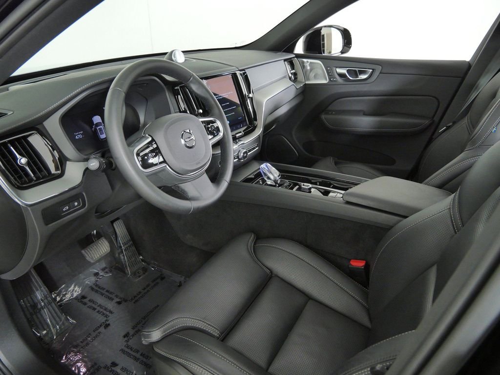 Used 2025 Black Volvo T8 Ultra Black Edition image 34