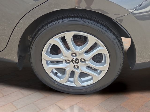 Used 2017 Graphite Toyota Base image 21
