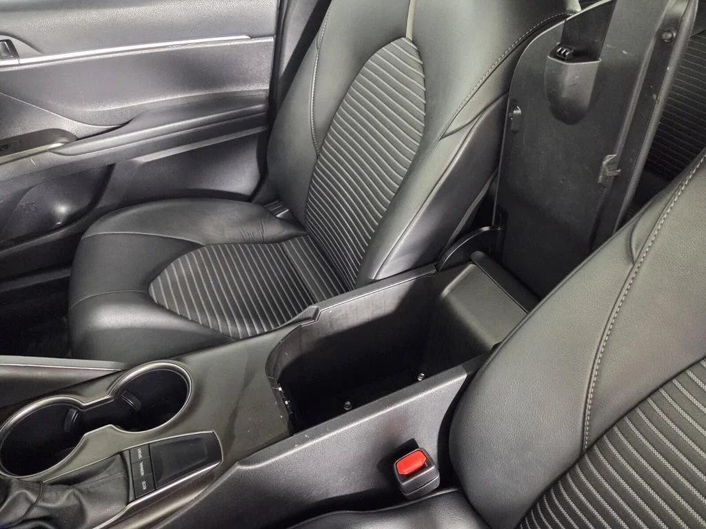 Used 2024 Ice Toyota SE image 21