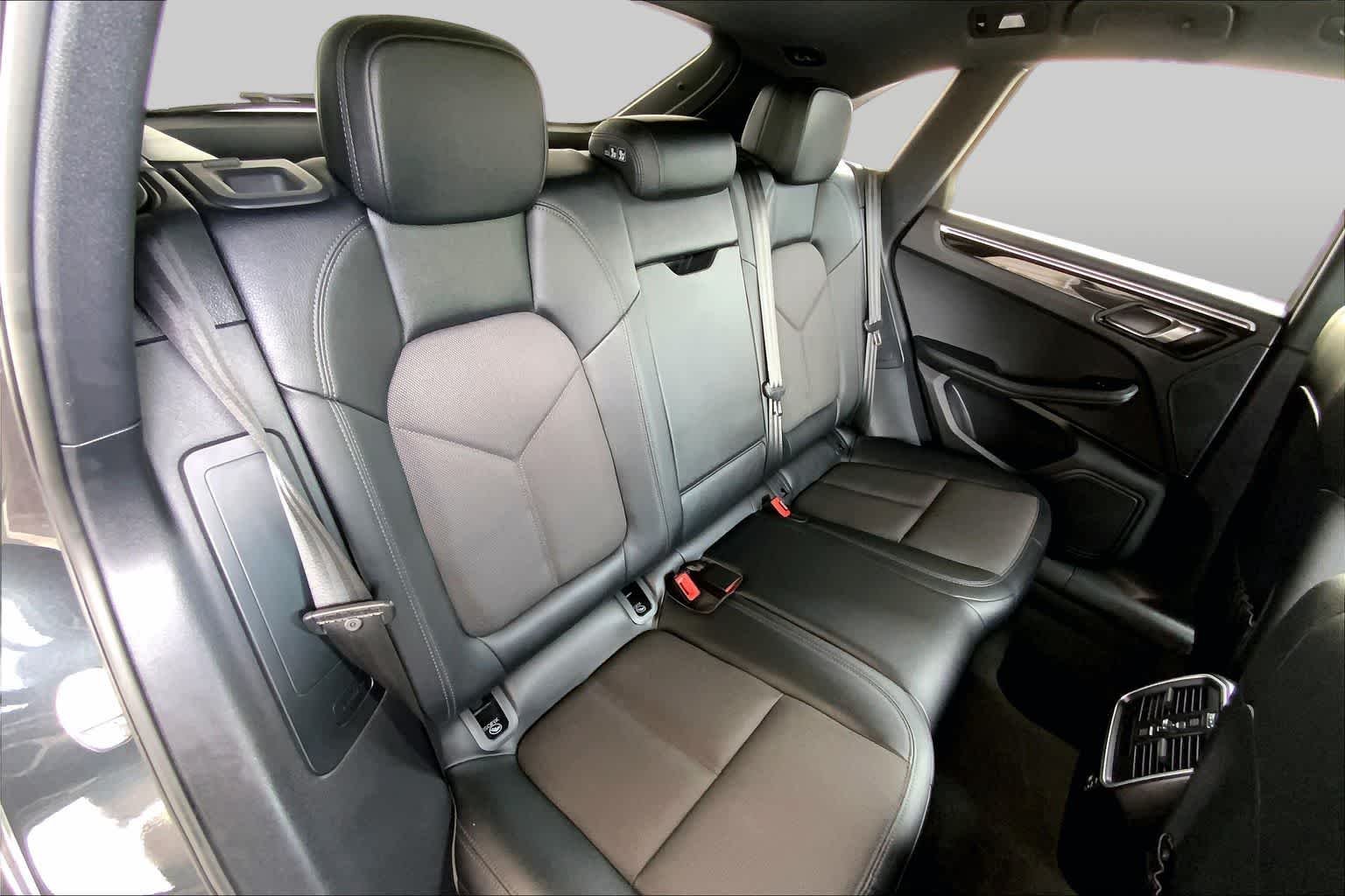 2022 Porsche Macan Base - Photo 20