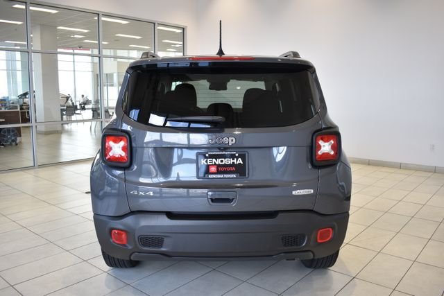 Used 2022 Gray Jeep Latitude image 8