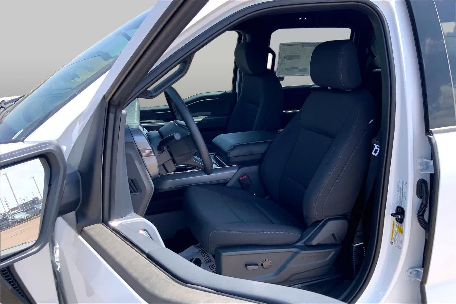 New 2026 Oxford White Ford XLT image 9