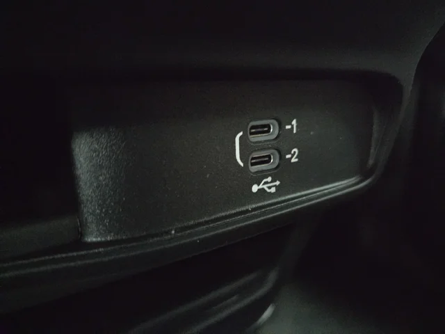 New 2026 Diamond Black Crystal Pearl-Coat Exterior Paint Chrysler Select image 21