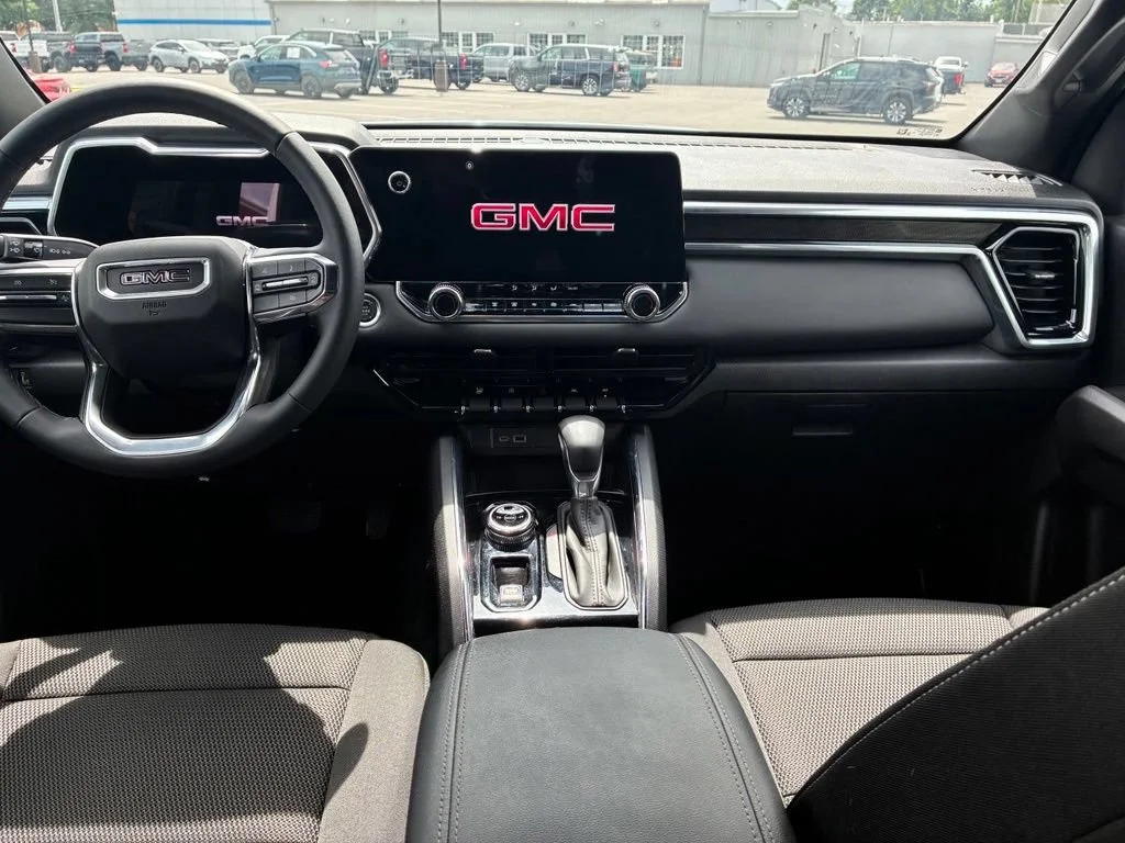 Used 2024 Summit White GMC Elevation image 22