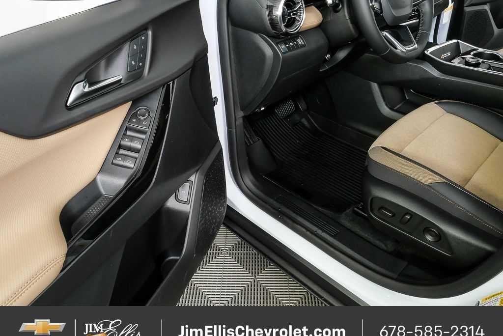 New 2026 Polar White Tricoat Chevrolet ACTIV image 7