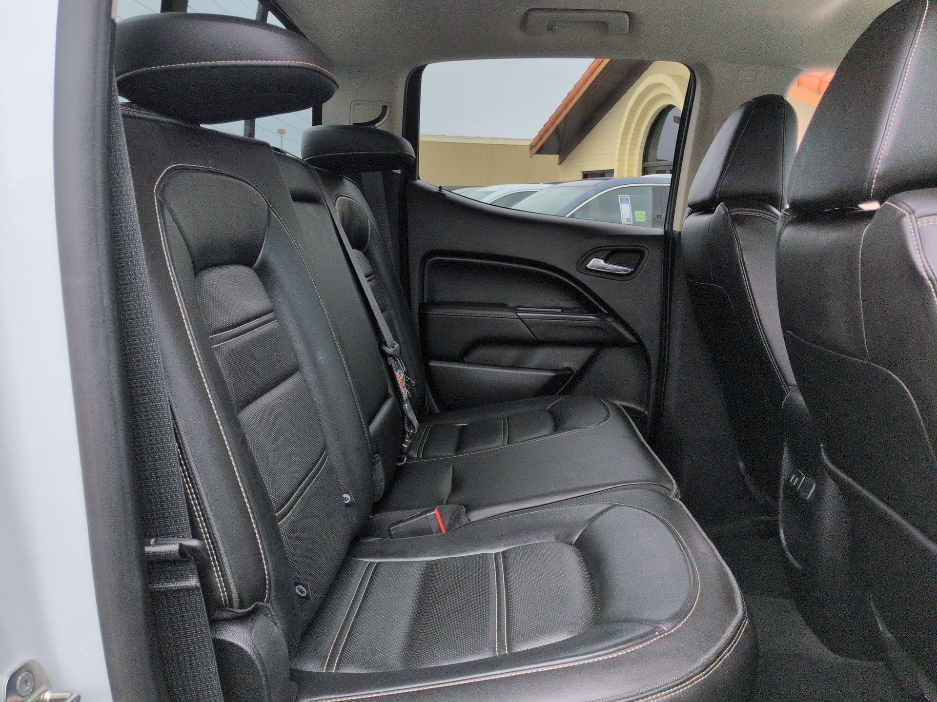 Used 2018 SUMMIT WHITE GMC 2WD Denali image 29