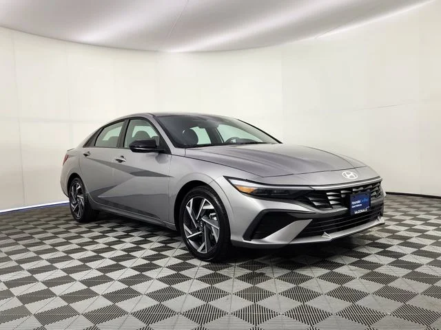 Used 2025 Silver Hyundai SEL Sport image 6