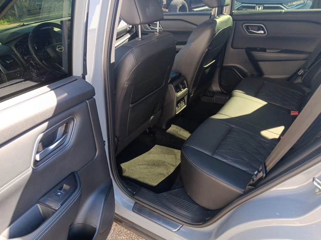 Used 2025 Boulder Gray Pearl Nissan Platinum image 35