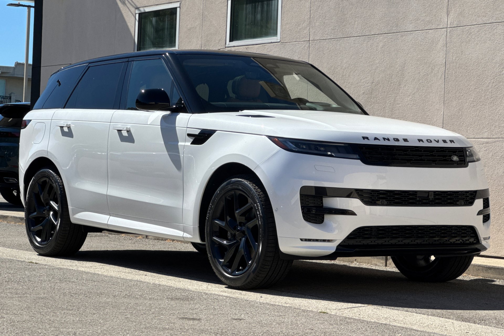 New 2026 Ostuni Pearl White Land Rover Dynamic SE image 9