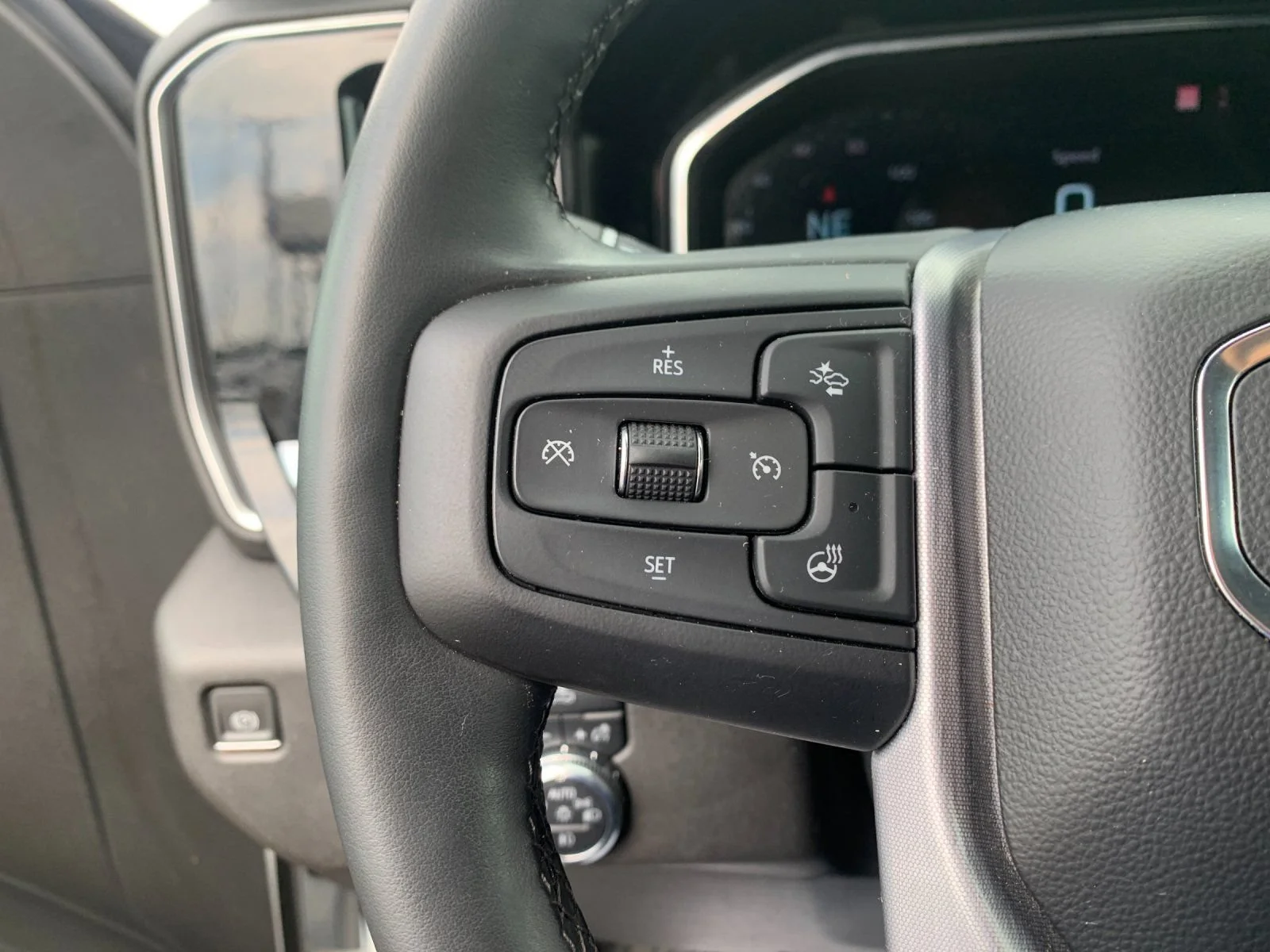 Used 2023 SUMMIT WHITE GMC Elevation image 26