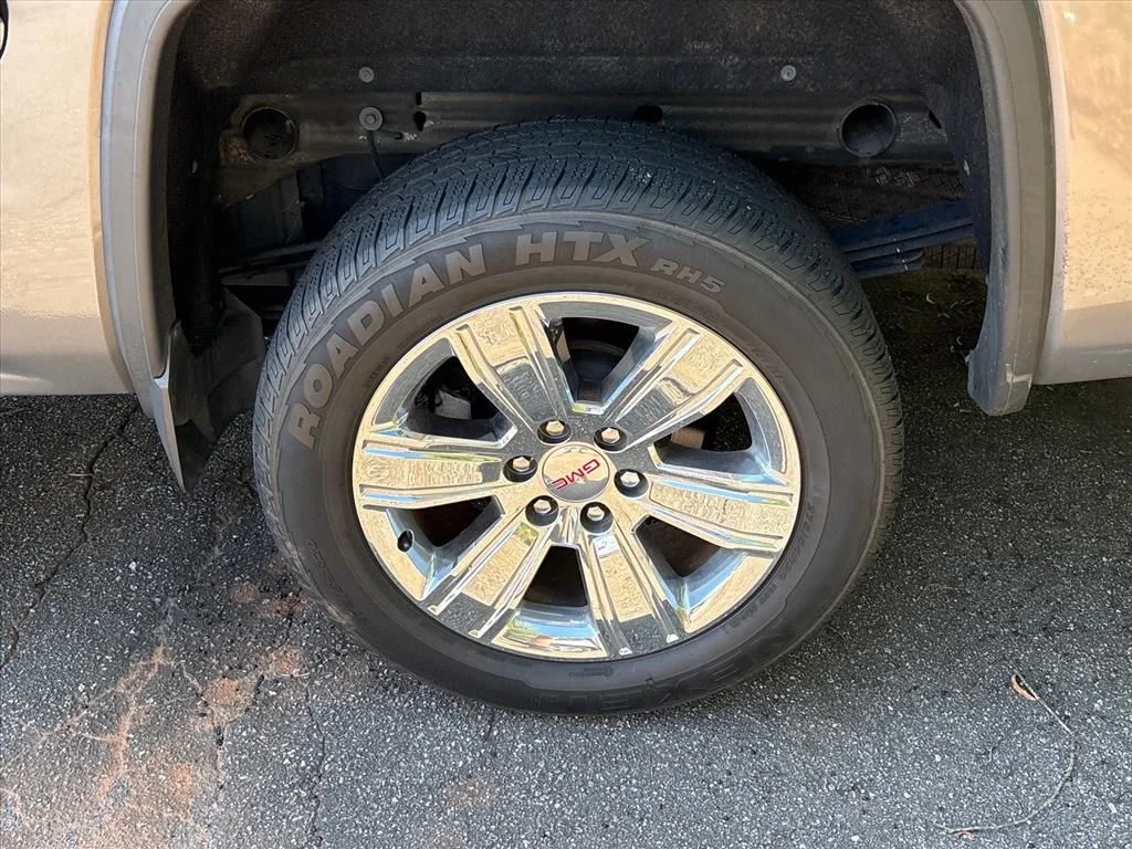 Used 2017 Gray GMC SLT image 17